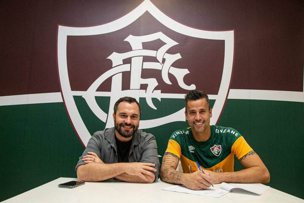 Fluminense acerta renovação com goleiro Fábio